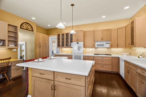 Tiny photo for 2315 Park Place, Evanston, IL 60201 (MLS # 12587027)