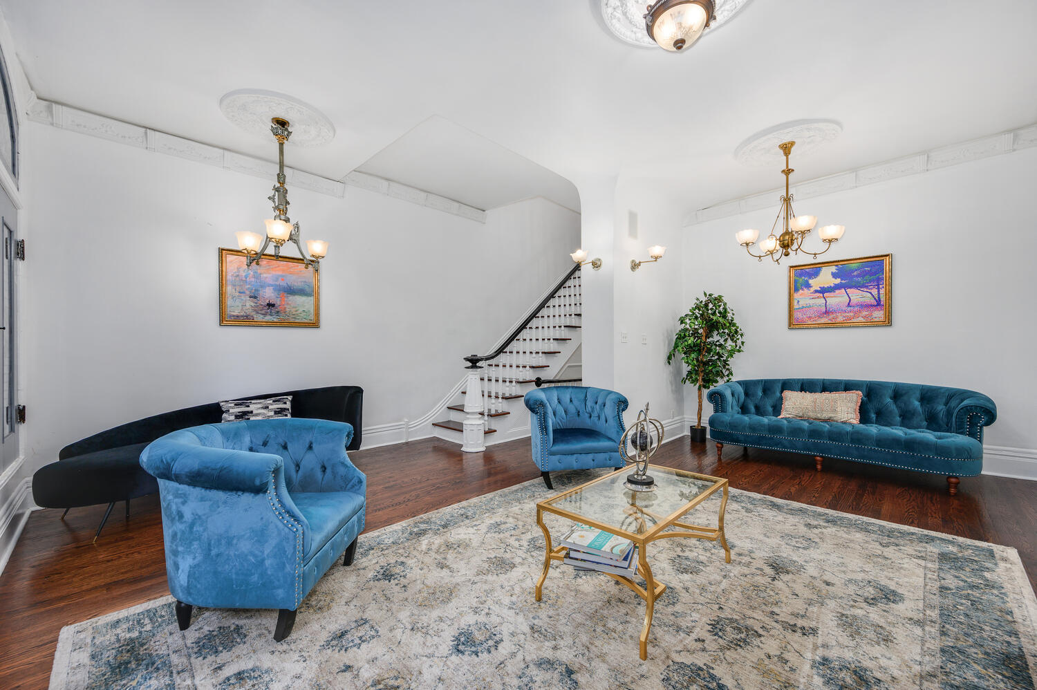 109 W Elm Street