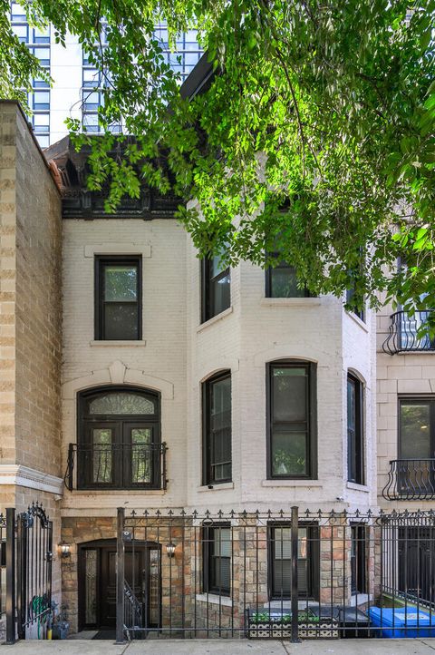 109 W Elm Street Chicago IL 60610