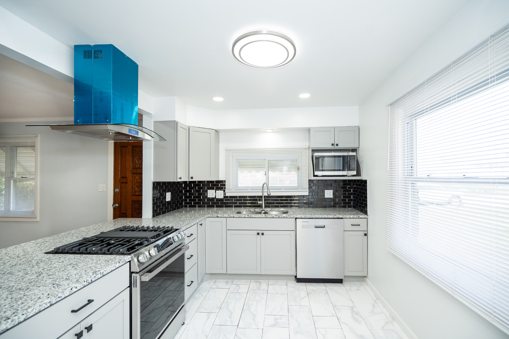 16221 Hermitage Avenue