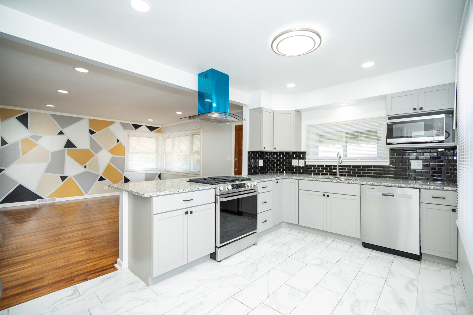 16221 Hermitage Avenue