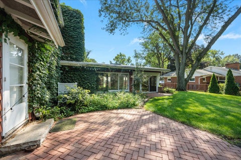 Tiny photo for 303 Central Avenue, Aurora, IL 60506 (MLS # 12795506)
