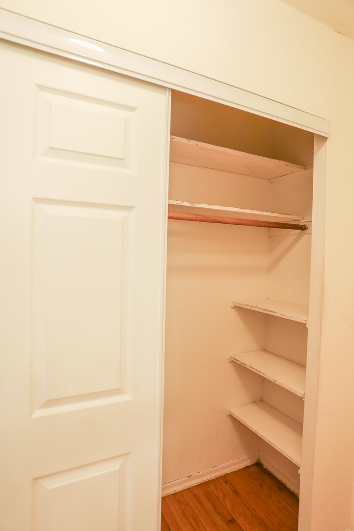 1055 W Catalpa Avenue 323