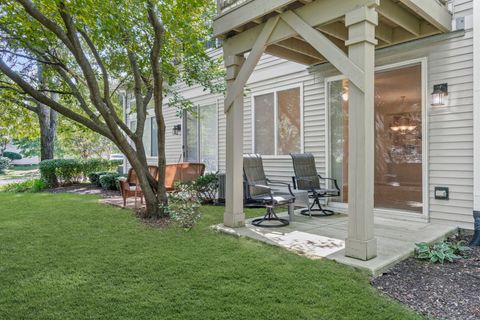 Tiny photo for 2016 Fulham Drive #2016, Naperville, IL 60564 (MLS # 12463849)