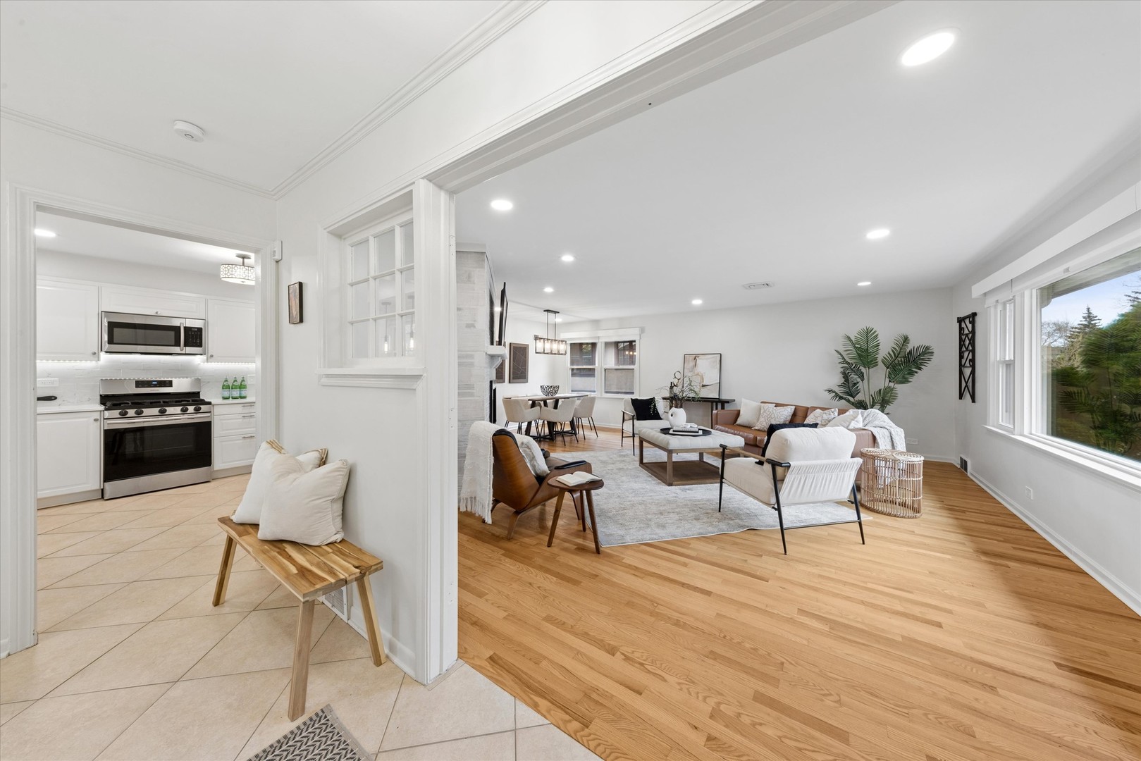 123 E Columbia Avenue