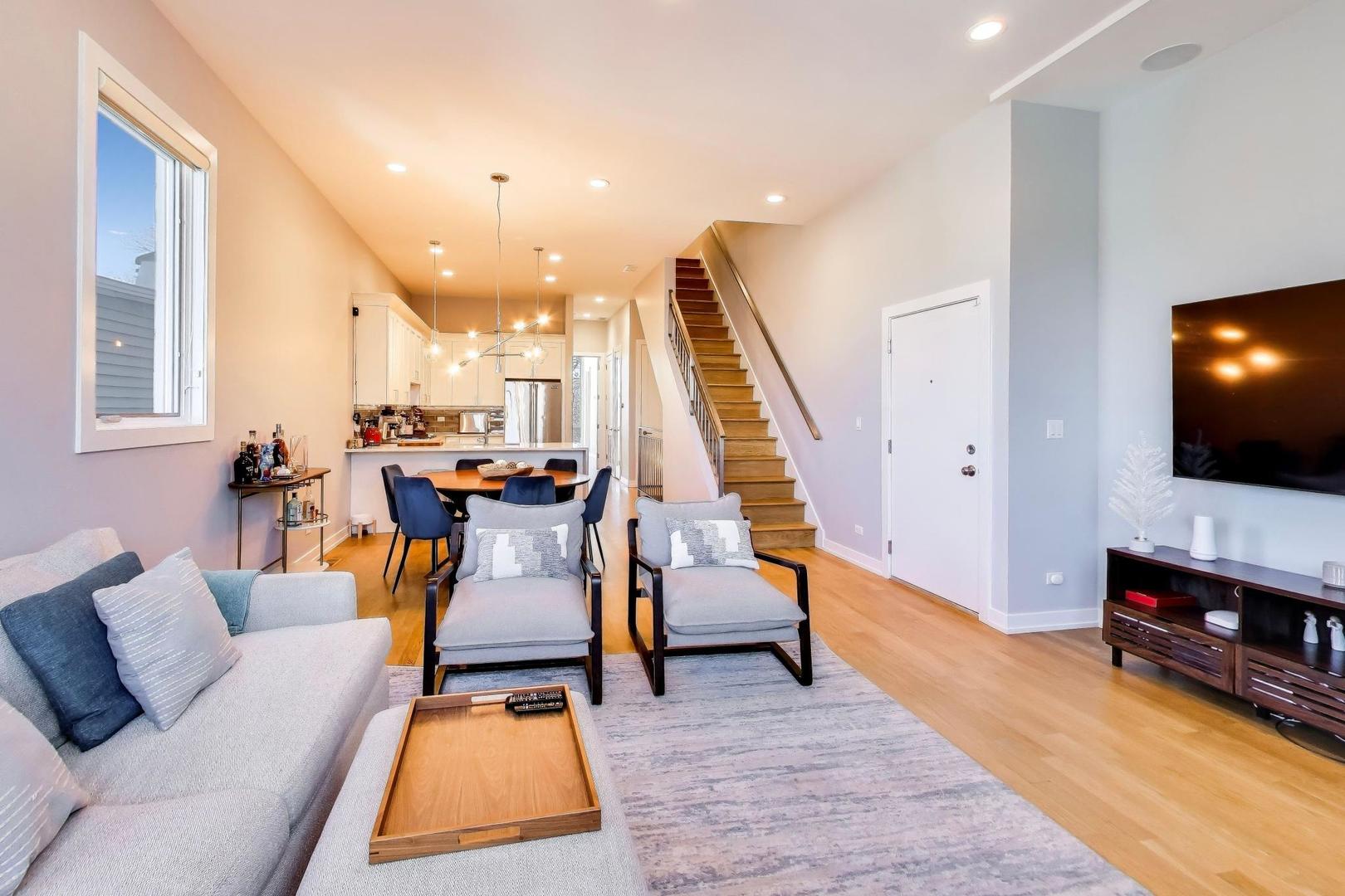 520 N Oakley Boulevard 3N