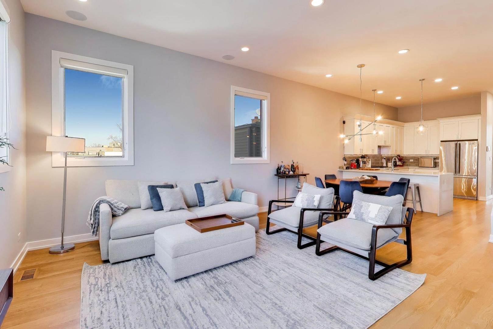 520 N Oakley Boulevard 3N