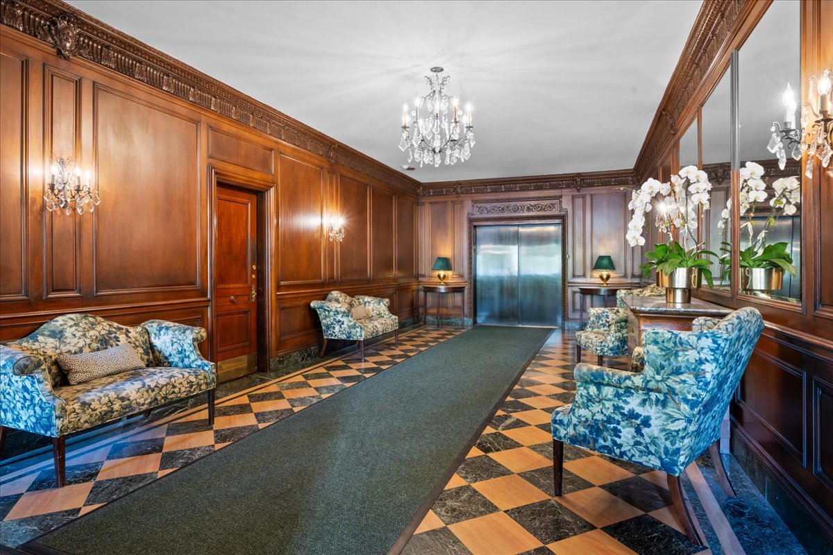 399 W Fullerton Parkway 16E