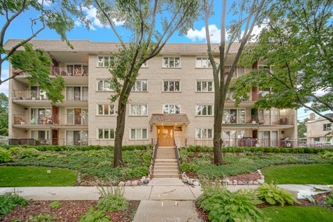 Photo of 225 E Wing Street #302, Arlington Heights, IL 60004 (MLS # 12770771)
