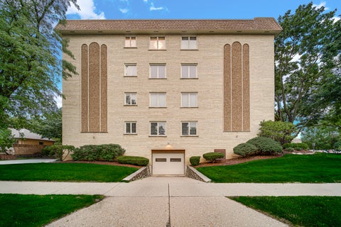 Tiny photo for 225 E Wing Street #302, Arlington Heights, IL 60004 (MLS # 12770771)