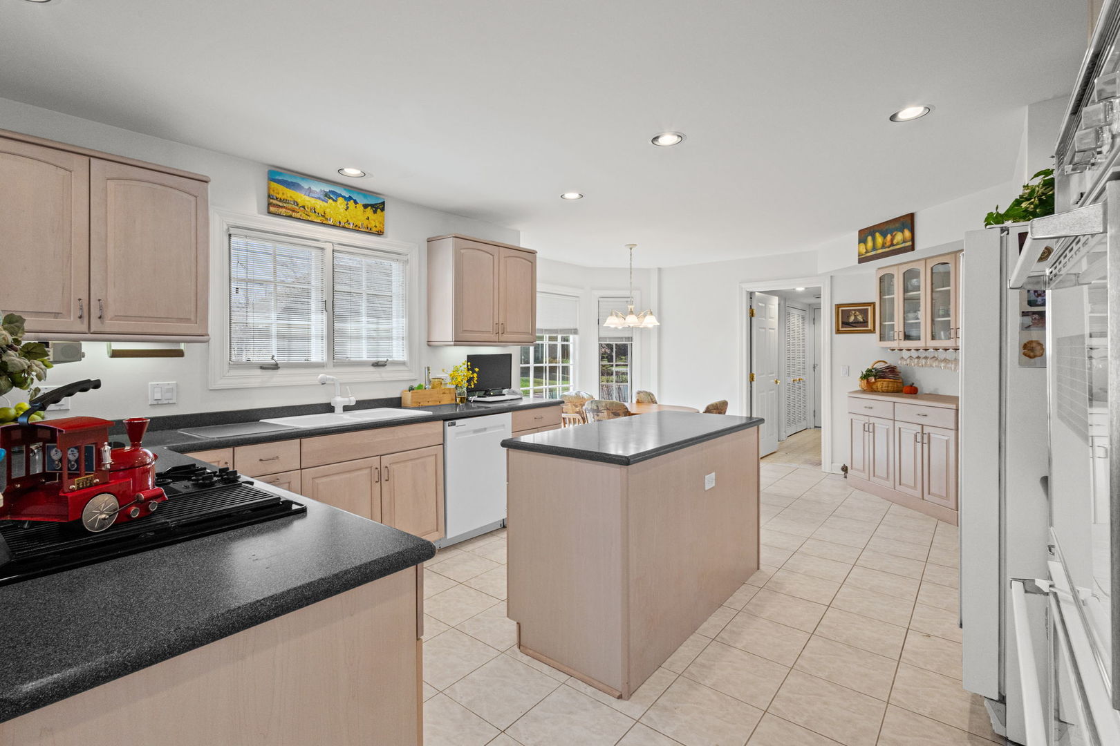 522 Rivershire Place