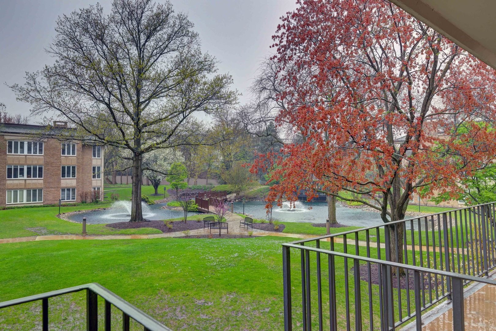 2 Oak Brook Club Drive B209