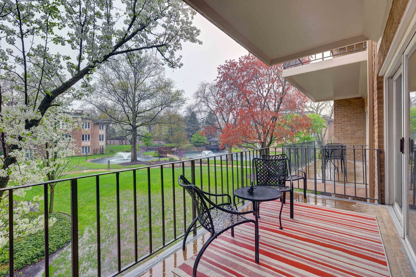 2 Oak Brook Club Drive B209