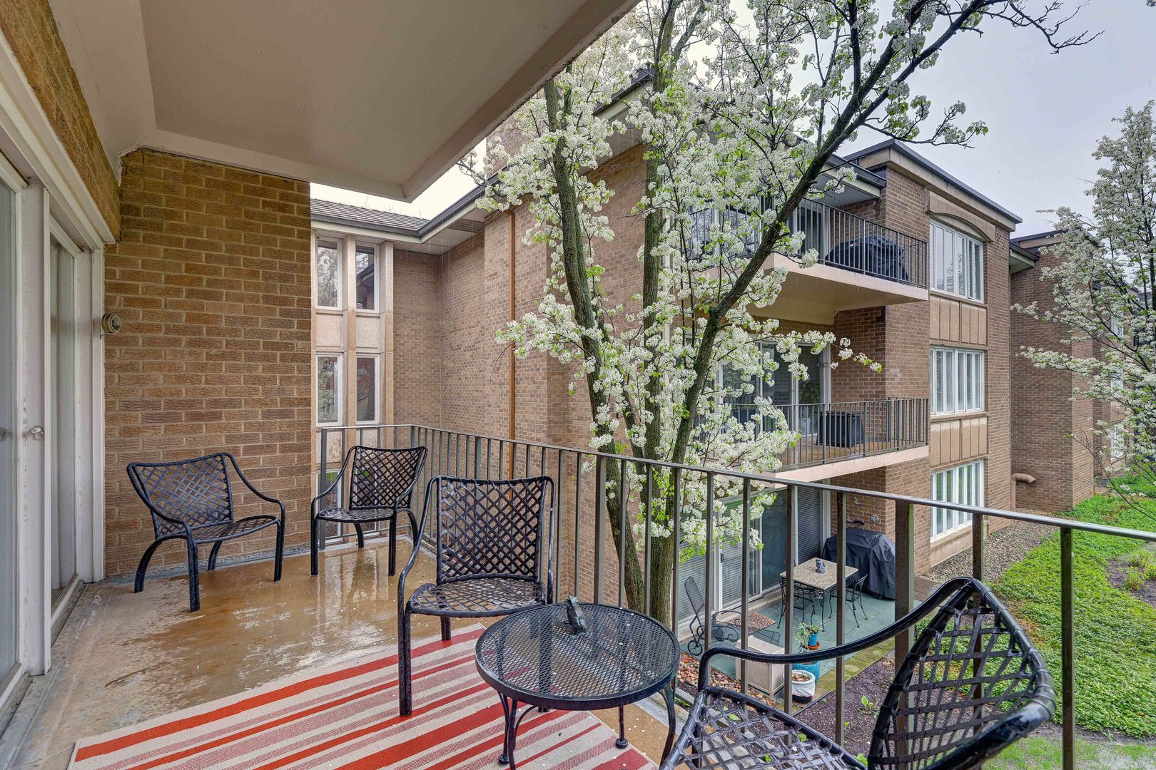 2 Oak Brook Club Drive B209