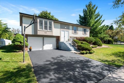 Photo of 550 Piccadilly Lane, Bolingbrook, IL 60440 (MLS # 12473178)