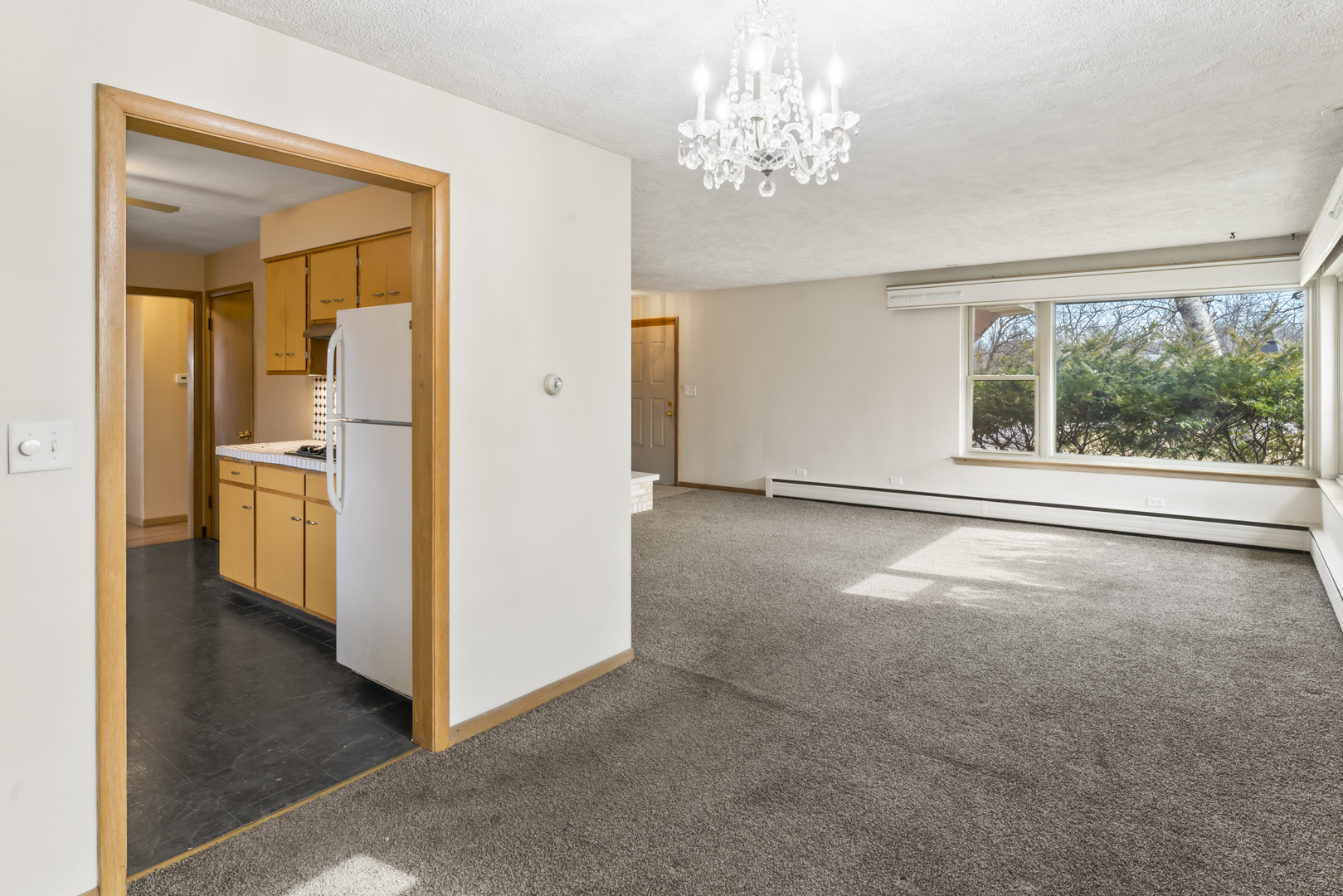 Elgin, Illinois 60123, United States, 3 Bedrooms Bedrooms, ,2 BathroomsBathrooms,Residential,Active,208548