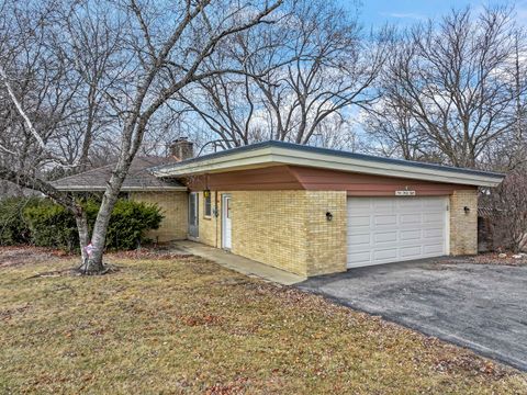 Photo of 938 Hillcrest Road, Elgin, IL 60123 (MLS # 12469144)