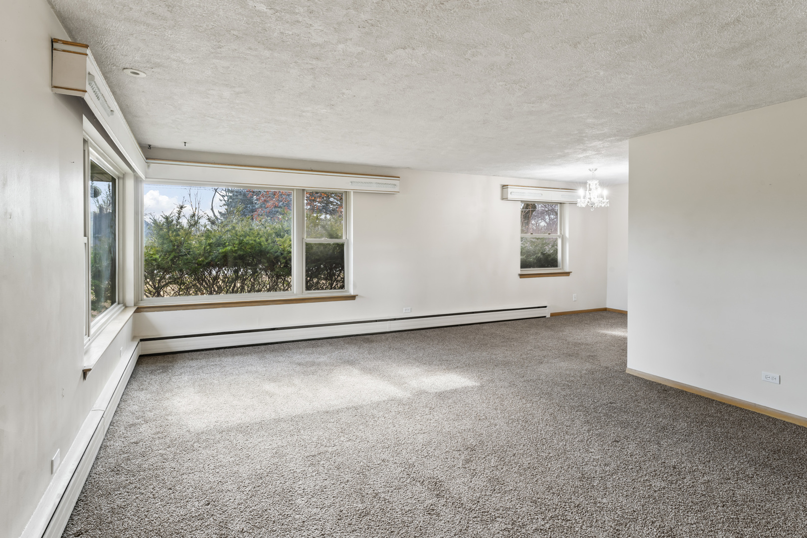 Elgin, Illinois 60123, United States, 3 Bedrooms Bedrooms, ,2 BathroomsBathrooms,Residential,Active,208548