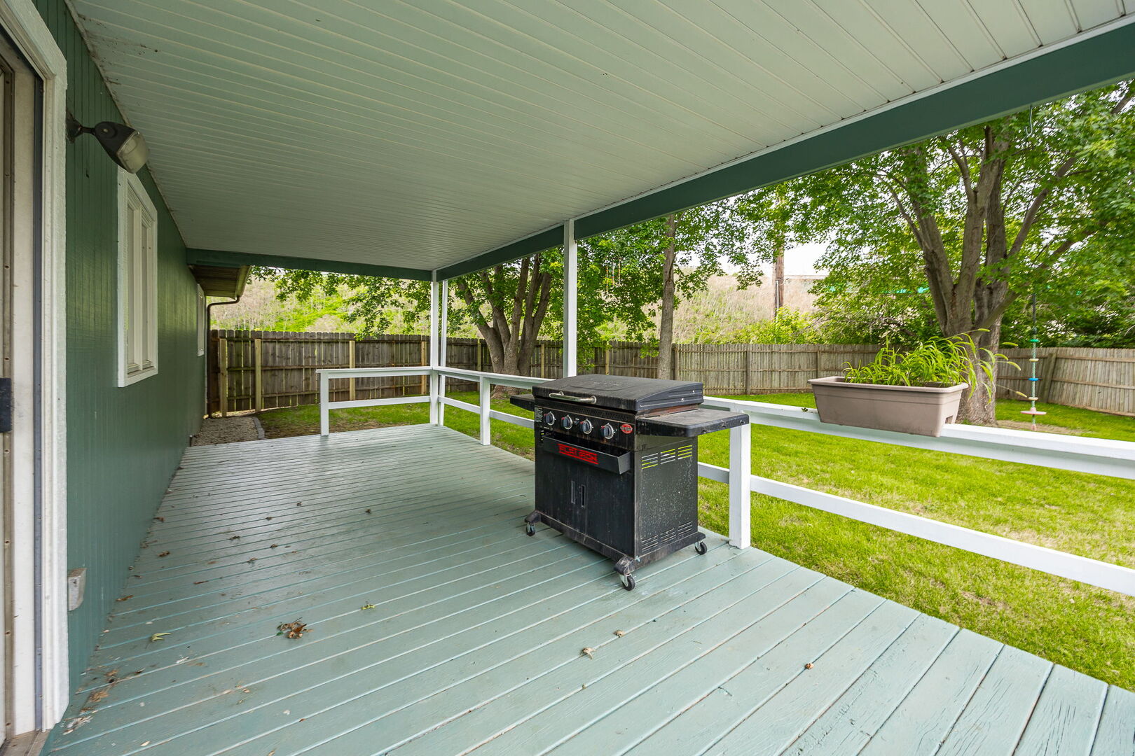 570 Meadows Road