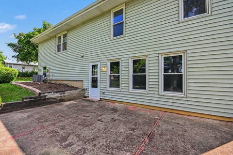 Tiny photo for 101 S Lancaster Drive, Bolingbrook, IL 60440 (MLS # 12727199)