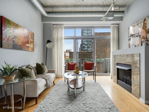 Tiny photo for 933 W Van Buren Street #823, Chicago, IL 60607 (MLS # 12708118)