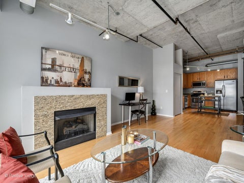 Tiny photo for 933 W Van Buren Street #823, Chicago, IL 60607 (MLS # 12708118)