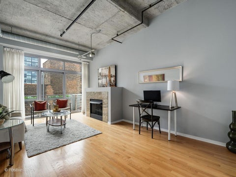 Tiny photo for 933 W Van Buren Street #823, Chicago, IL 60607 (MLS # 12708118)