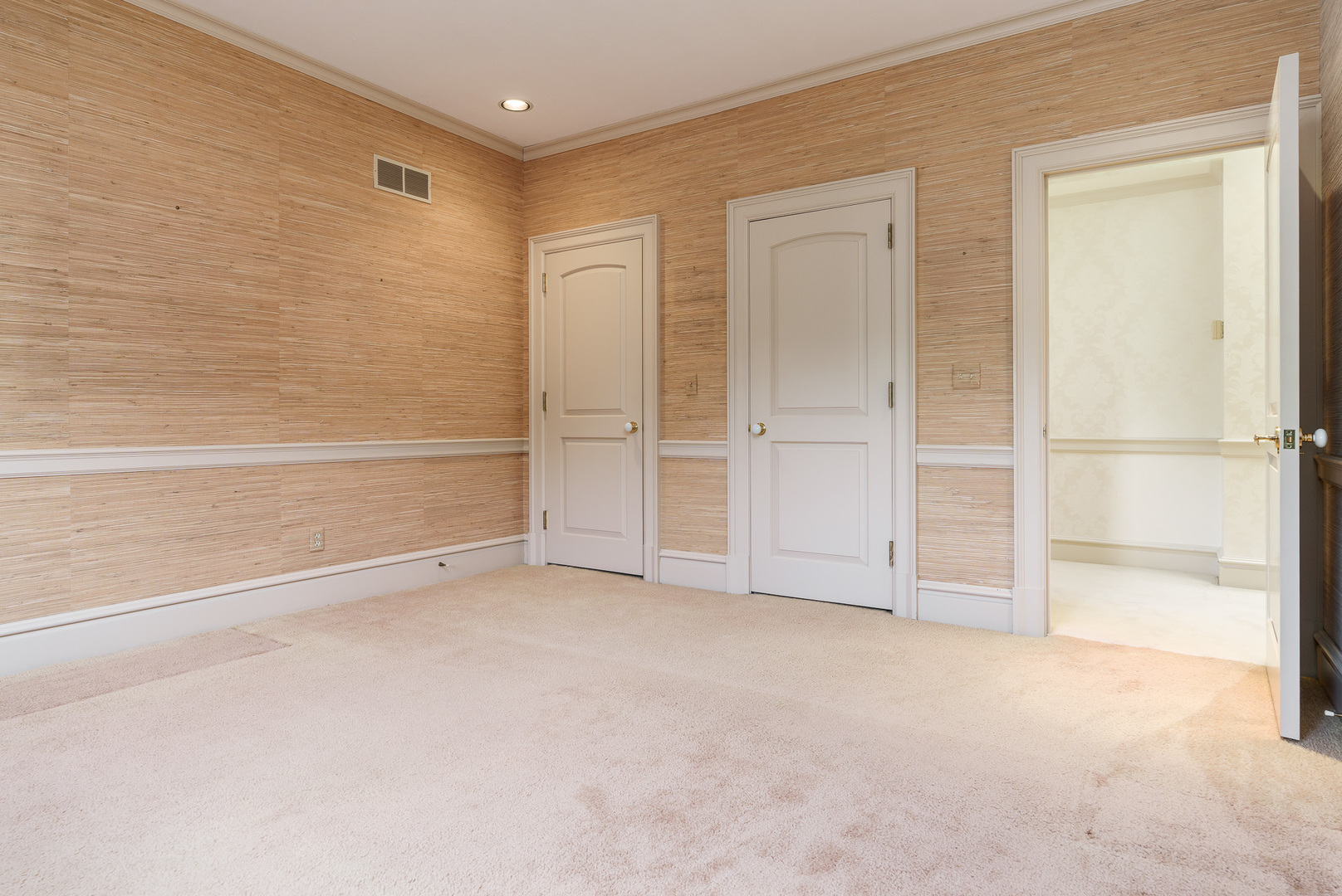 Rockford, Illinois 61107, United States, 4 Bedrooms Bedrooms, ,5 BathroomsBathrooms,Residential,Active,220835