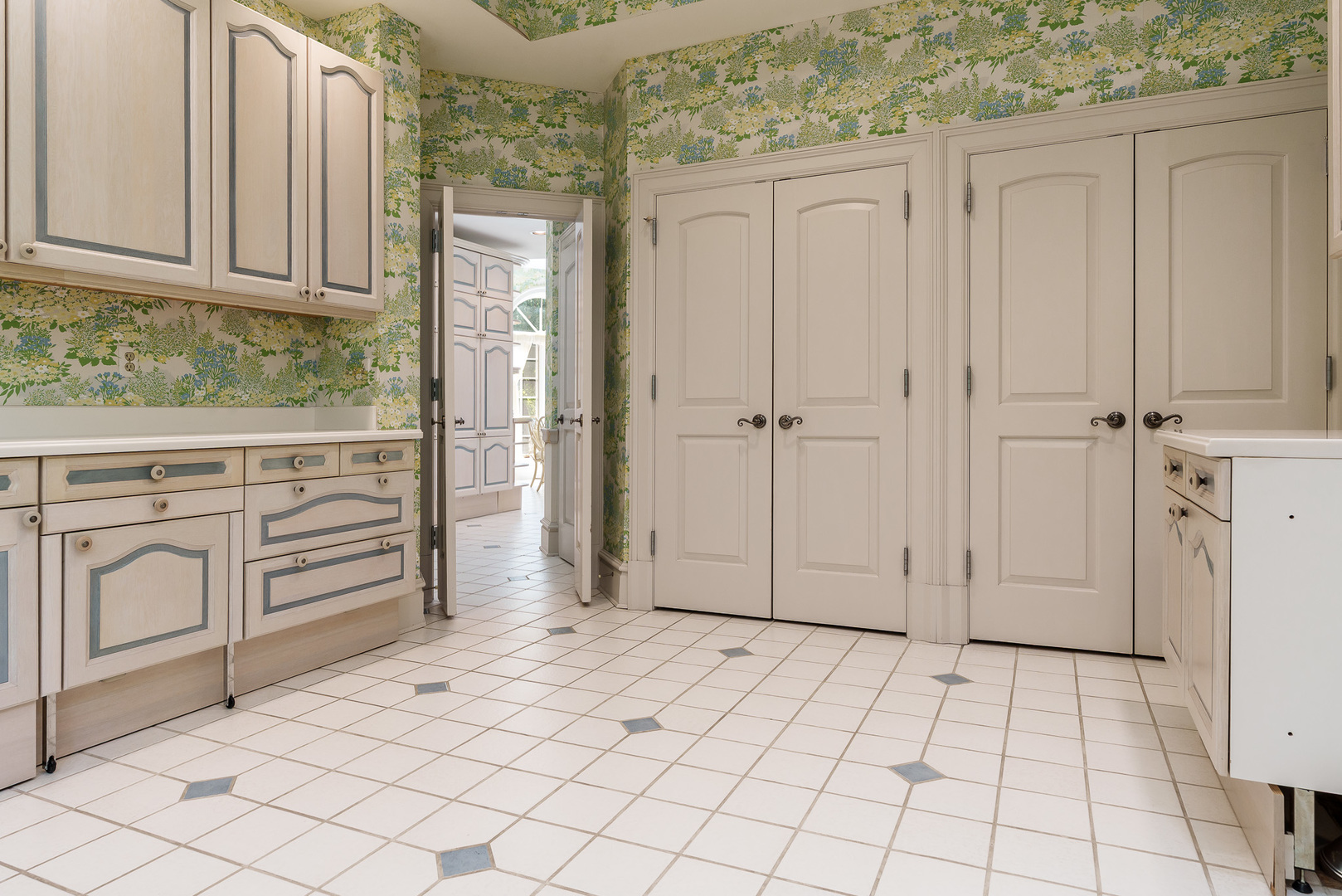 Rockford, Illinois 61107, United States, 4 Bedrooms Bedrooms, ,5 BathroomsBathrooms,Residential,Active,220835