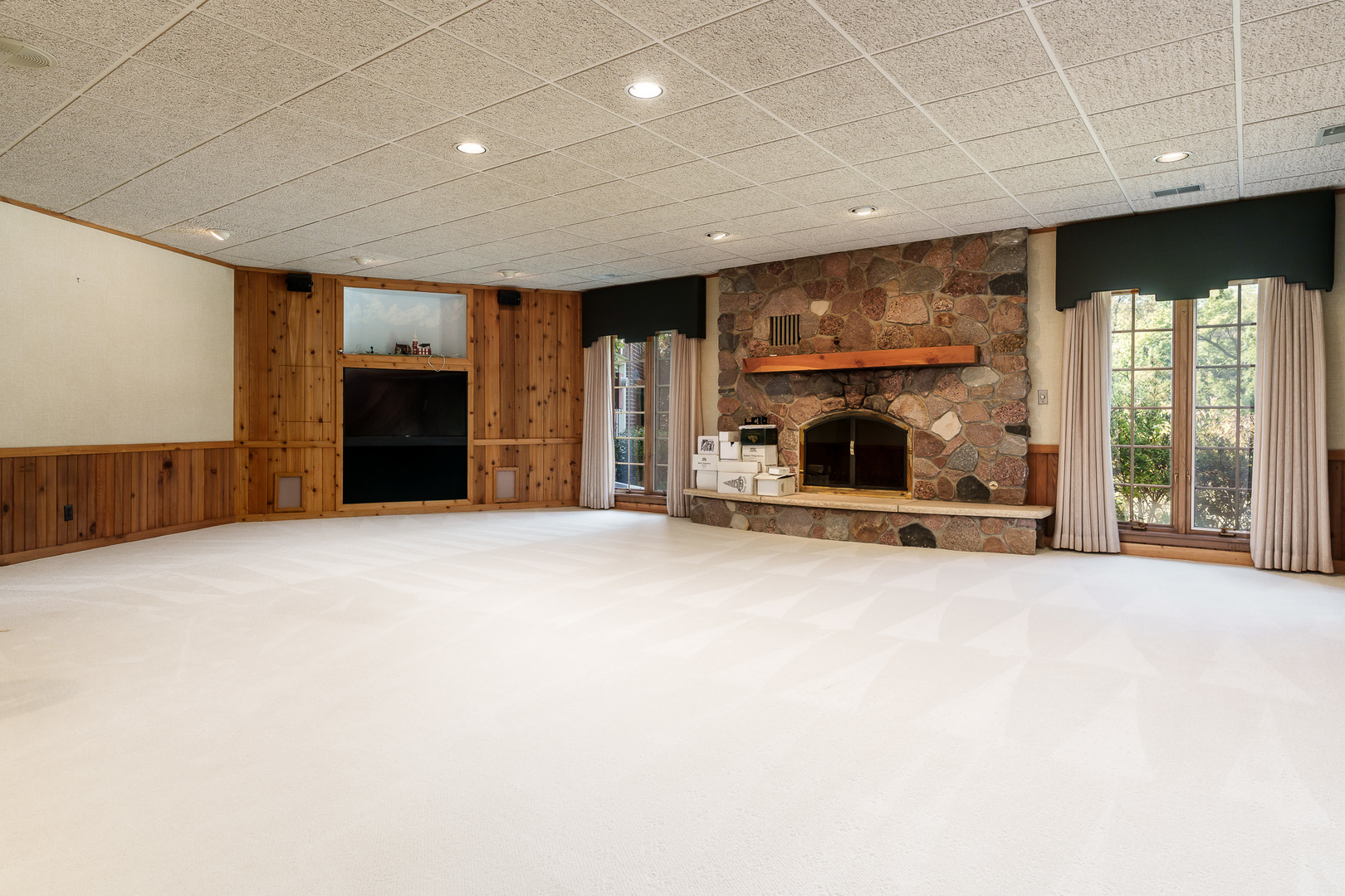 Rockford, Illinois 61107, United States, 4 Bedrooms Bedrooms, ,5 BathroomsBathrooms,Residential,Active,220835