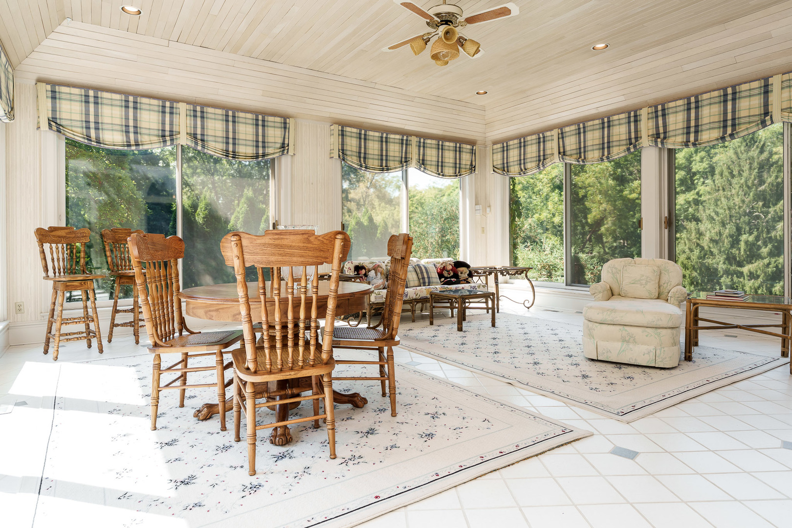 Rockford, Illinois 61107, United States, 4 Bedrooms Bedrooms, ,5 BathroomsBathrooms,Residential,Active,220835