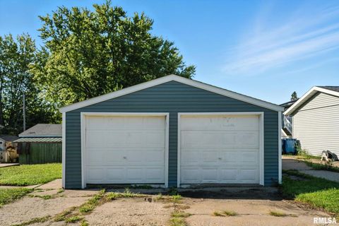 Tiny photo for 300 S 14TH Street, Le Claire, IA 52753 (MLS # QC4269578)