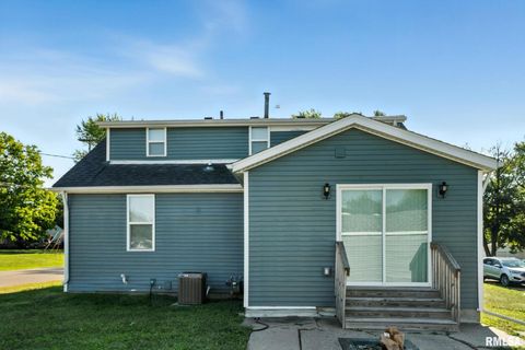 Tiny photo for 300 S 14TH Street, Le Claire, IA 52753 (MLS # QC4269578)
