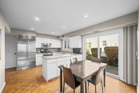 Tiny photo for 145 Rivershire Lane, Lincolnshire, IL 60069 (MLS # 12523898)