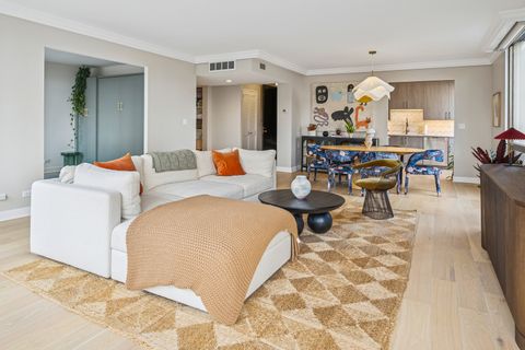 Tiny photo for 100 E Bellevue Place #5E, Chicago, IL 60611 (MLS # 12491119)