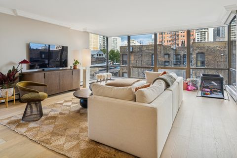 Tiny photo for 100 E Bellevue Place #5E, Chicago, IL 60611 (MLS # 12491119)
