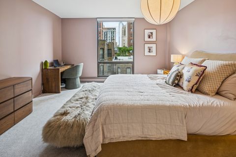 Tiny photo for 100 E Bellevue Place #5E, Chicago, IL 60611 (MLS # 12491119)
