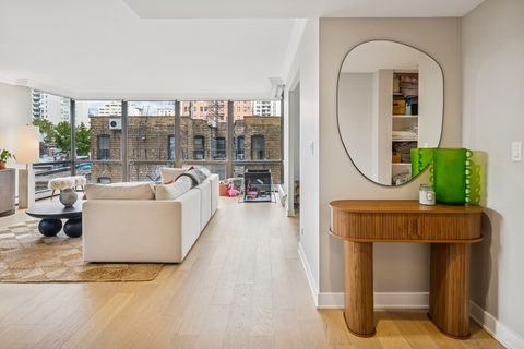 Tiny photo for 100 E Bellevue Place #5E, Chicago, IL 60611 (MLS # 12491119)