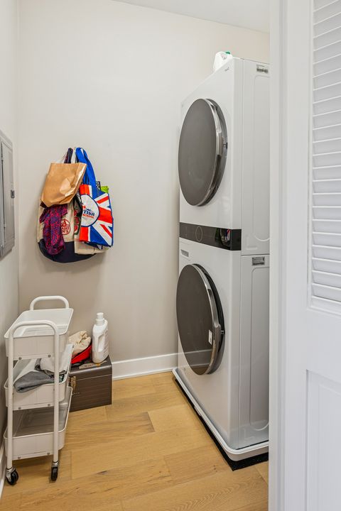 Tiny photo for 100 E Bellevue Place #5E, Chicago, IL 60611 (MLS # 12491119)