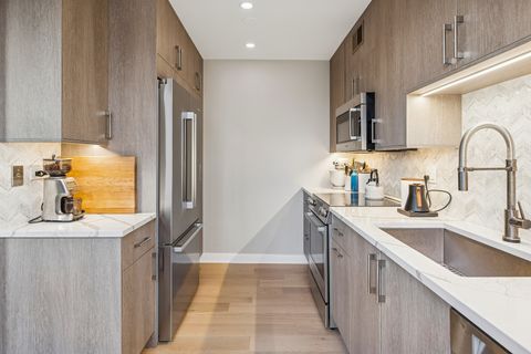 Tiny photo for 100 E Bellevue Place #5E, Chicago, IL 60611 (MLS # 12491119)