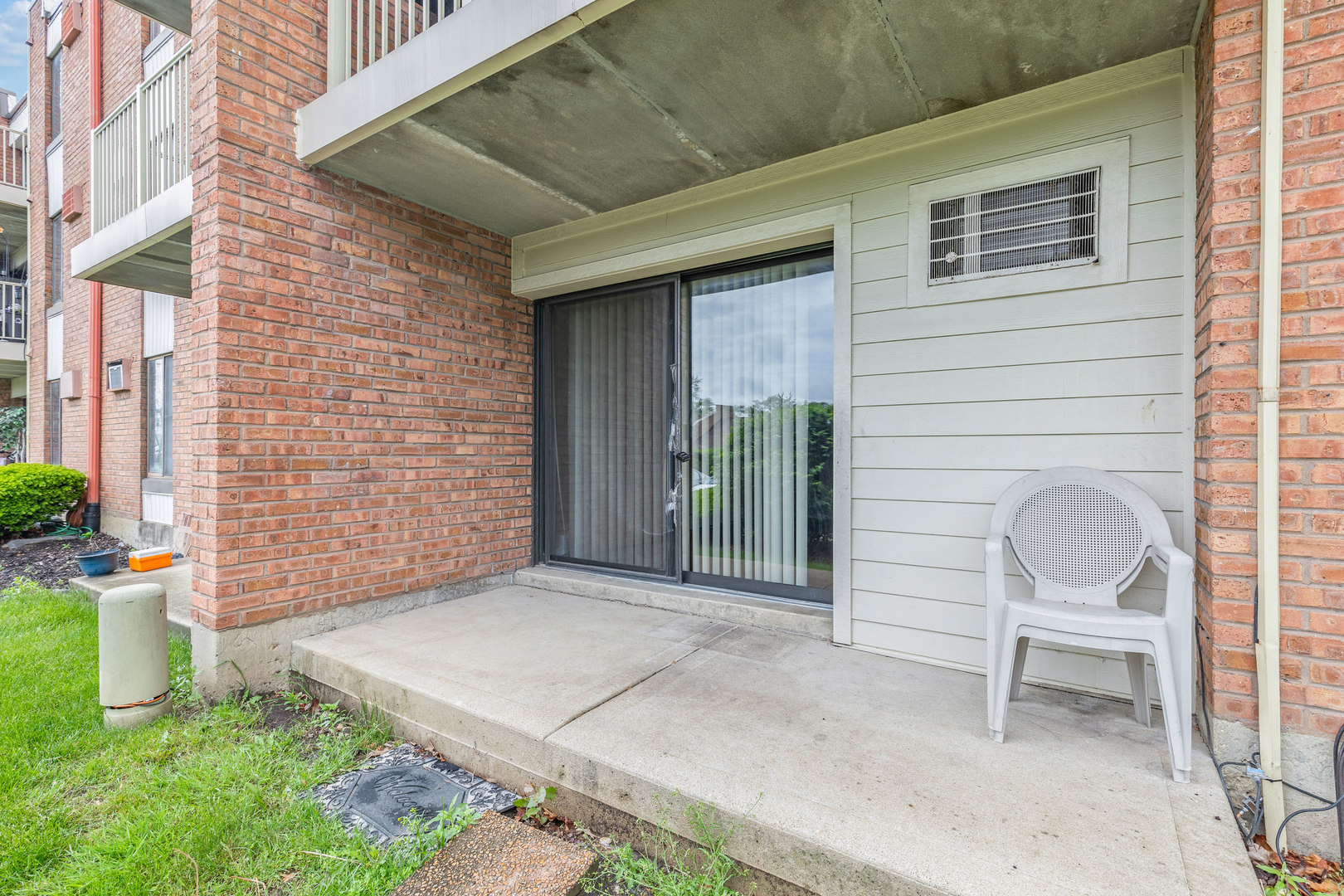 300 W FULLERTON Avenue 102