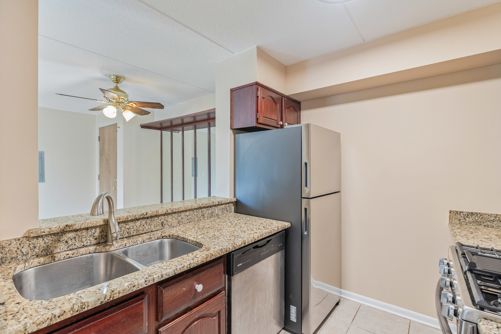 300 W FULLERTON Avenue 102