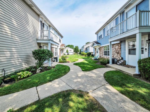 Tiny photo for 1546 Timber Trail #1546, Wheaton, IL 60189 (MLS # 12756091)