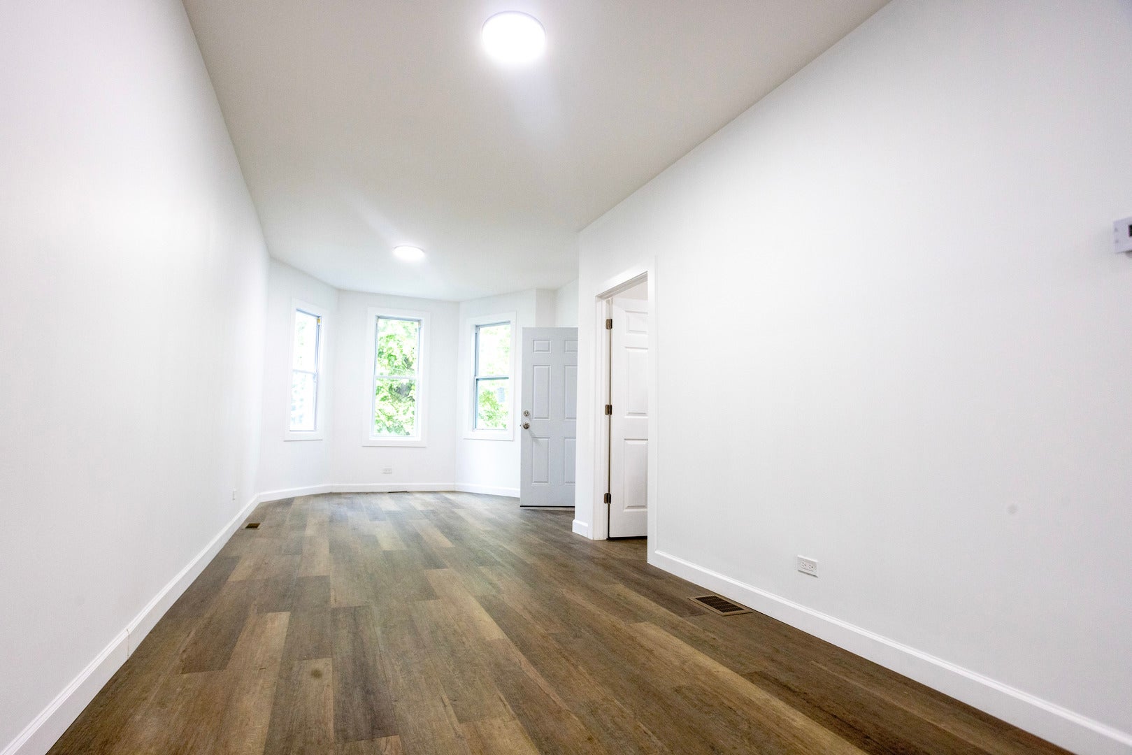 8739 S Colfax Avenue 1 - Photo 3