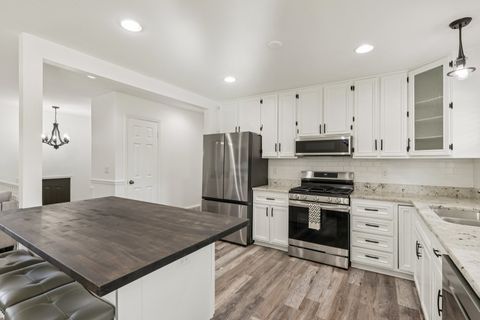 Tiny photo for 617 Arnold Avenue, Streamwood, IL 60107 (MLS # 12480060)