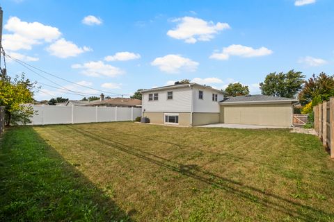 Tiny photo for 1813 W Pheasant Trail, Mount Prospect, IL 60056 (MLS # 12503396)
