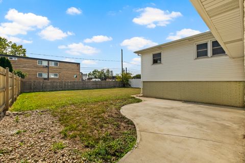 Tiny photo for 1813 W Pheasant Trail, Mount Prospect, IL 60056 (MLS # 12503396)