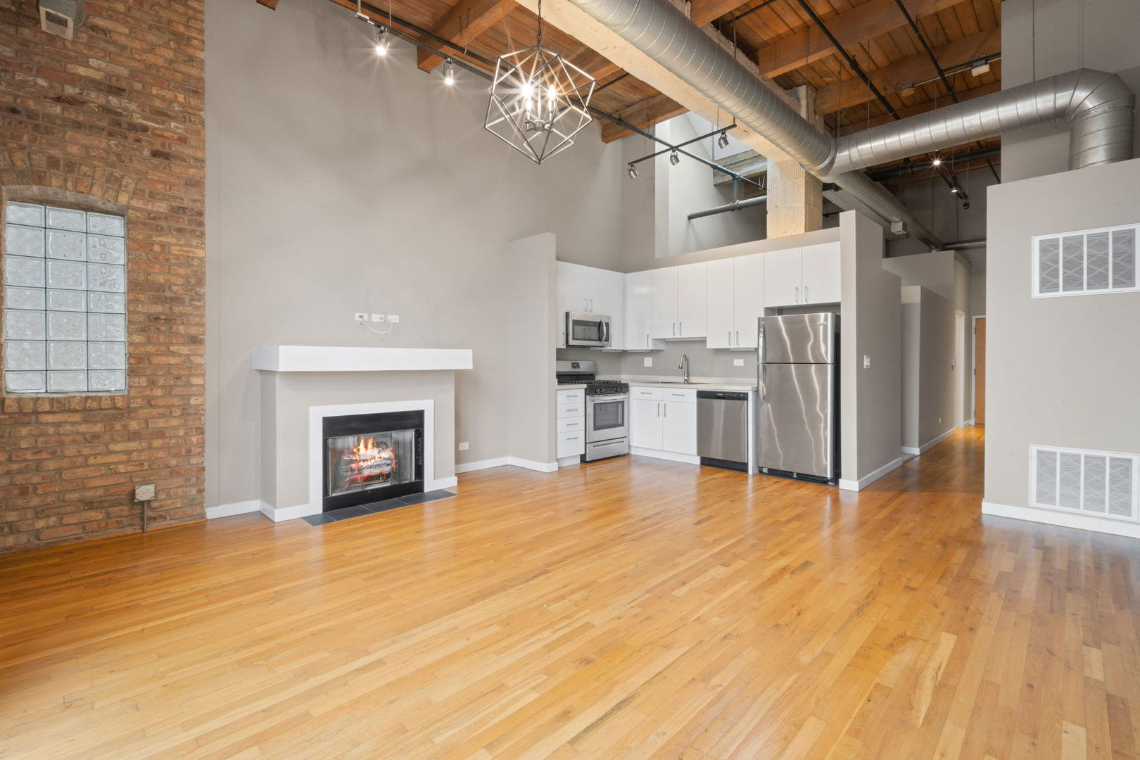 1918 S Michigan Avenue 403
