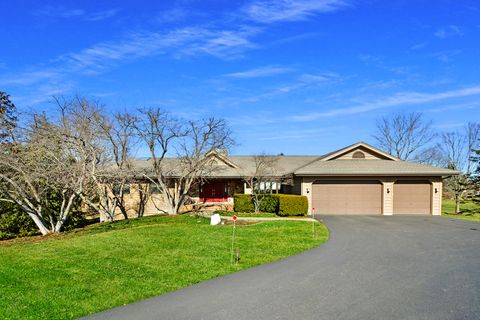 Photo of 21 N Highview Circle, Hawthorn Woods, IL 60047 (MLS # 12588058)