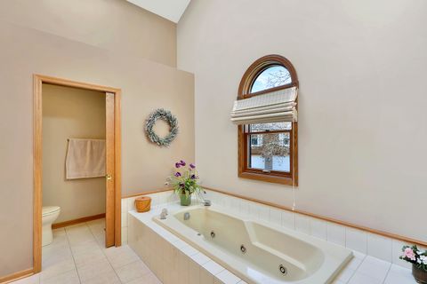 Tiny photo for 21 N Highview Circle, Hawthorn Woods, IL 60047 (MLS # 12588058)